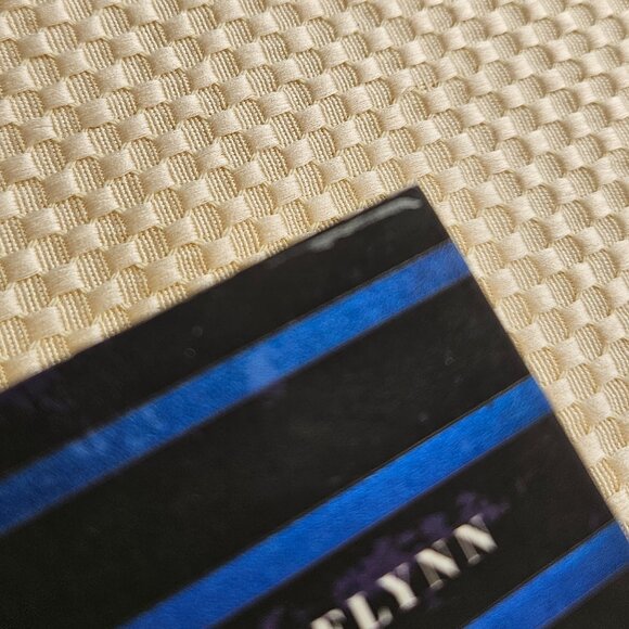 4/$40 The Woman in the Window: A‎ Novel by AJ Finn - Paperback - Picture 2 of 8